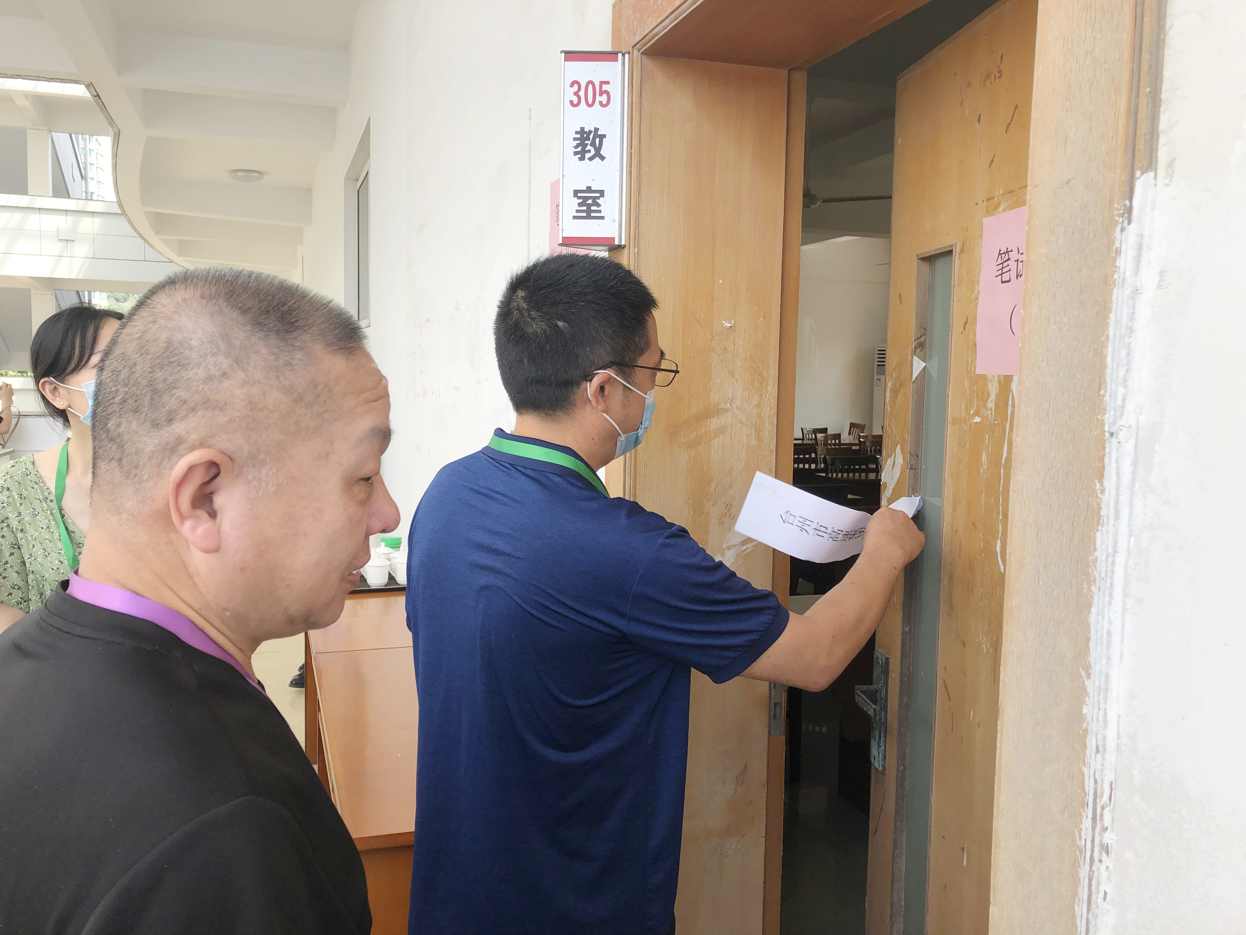 1631779358602054.jpg 人力資源部人員拆封考場(chǎng).jpg