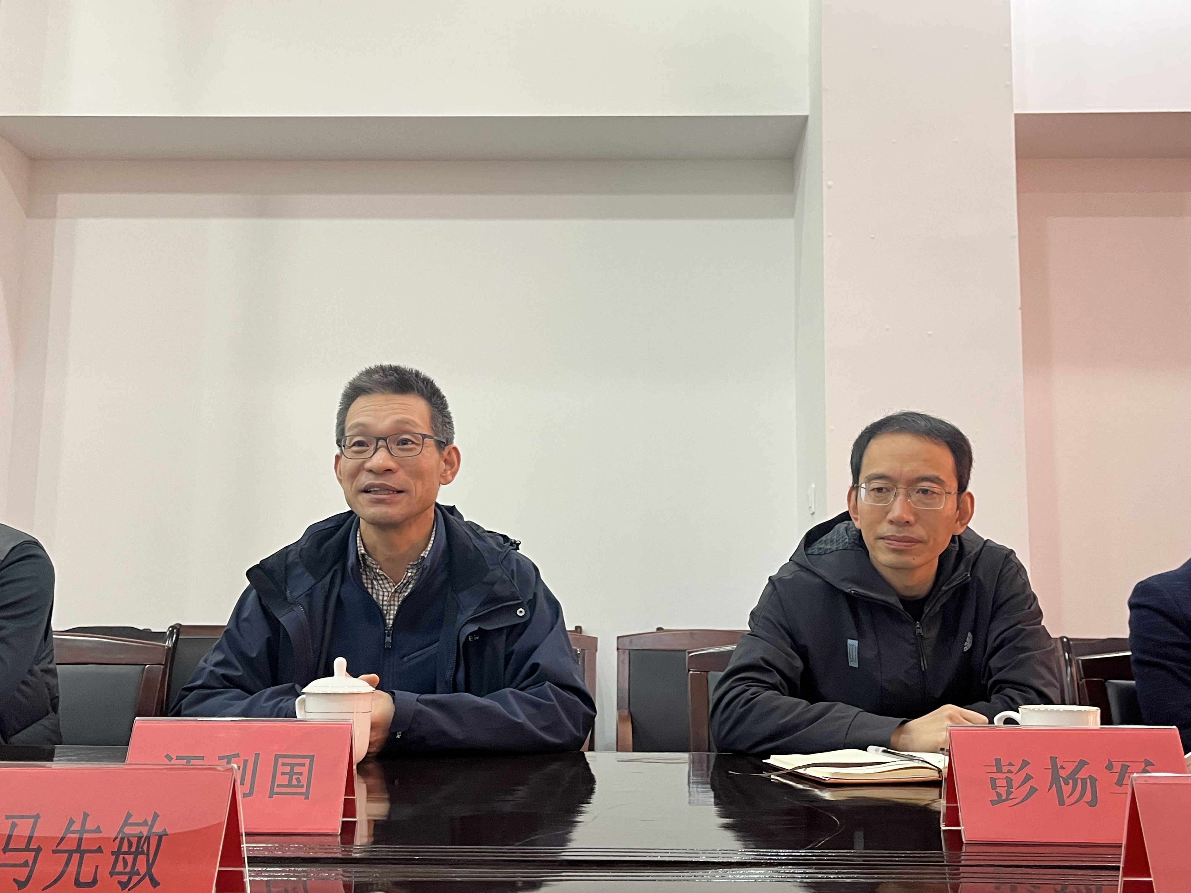 圖為董事長(zhǎng)汪利國(guó)、總經(jīng)理彭?xiàng)钴?jpg