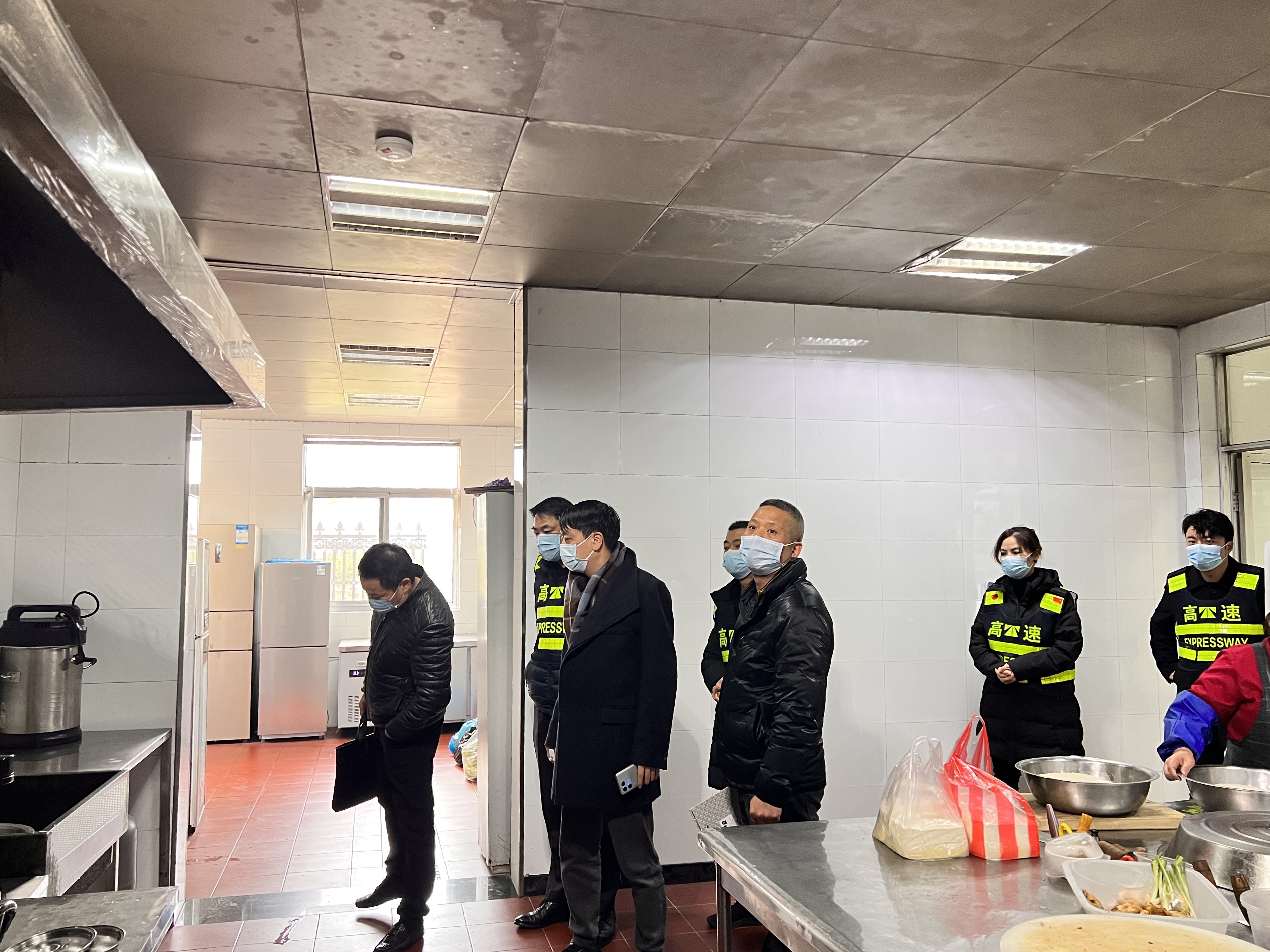 1670886845903311.jpg 外業(yè)檢查臺(tái)州收費(fèi)所食堂(臺(tái)州收費(fèi)所 袁莉).JPG