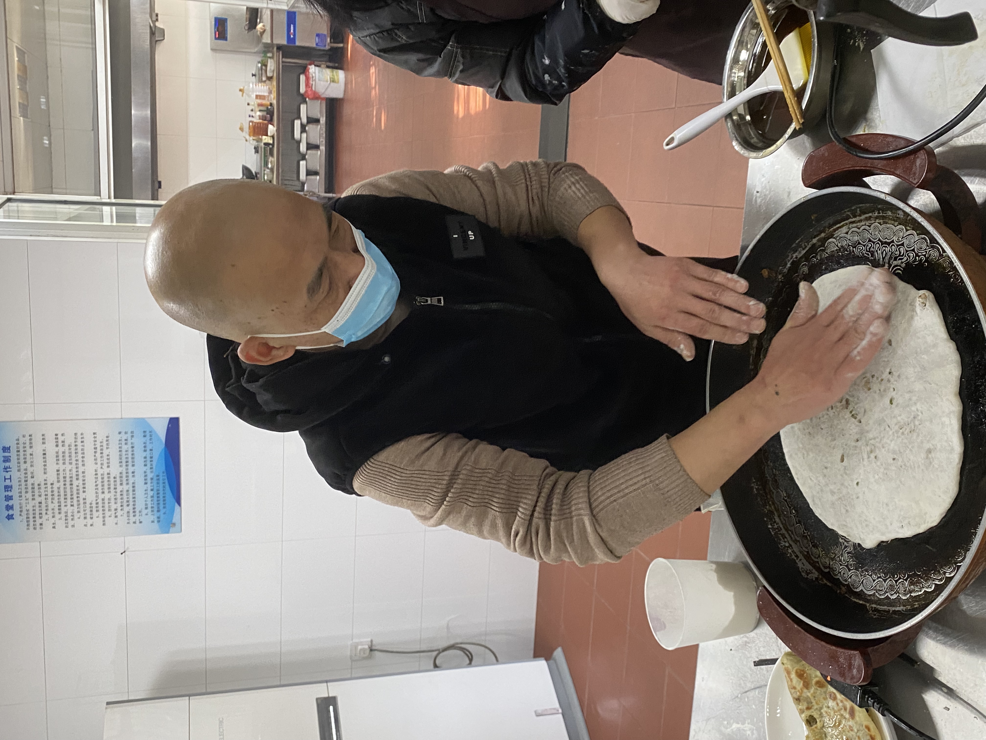 1671670324618785.jpg 制作麥餅現(xiàn)場林玲攝.jpg