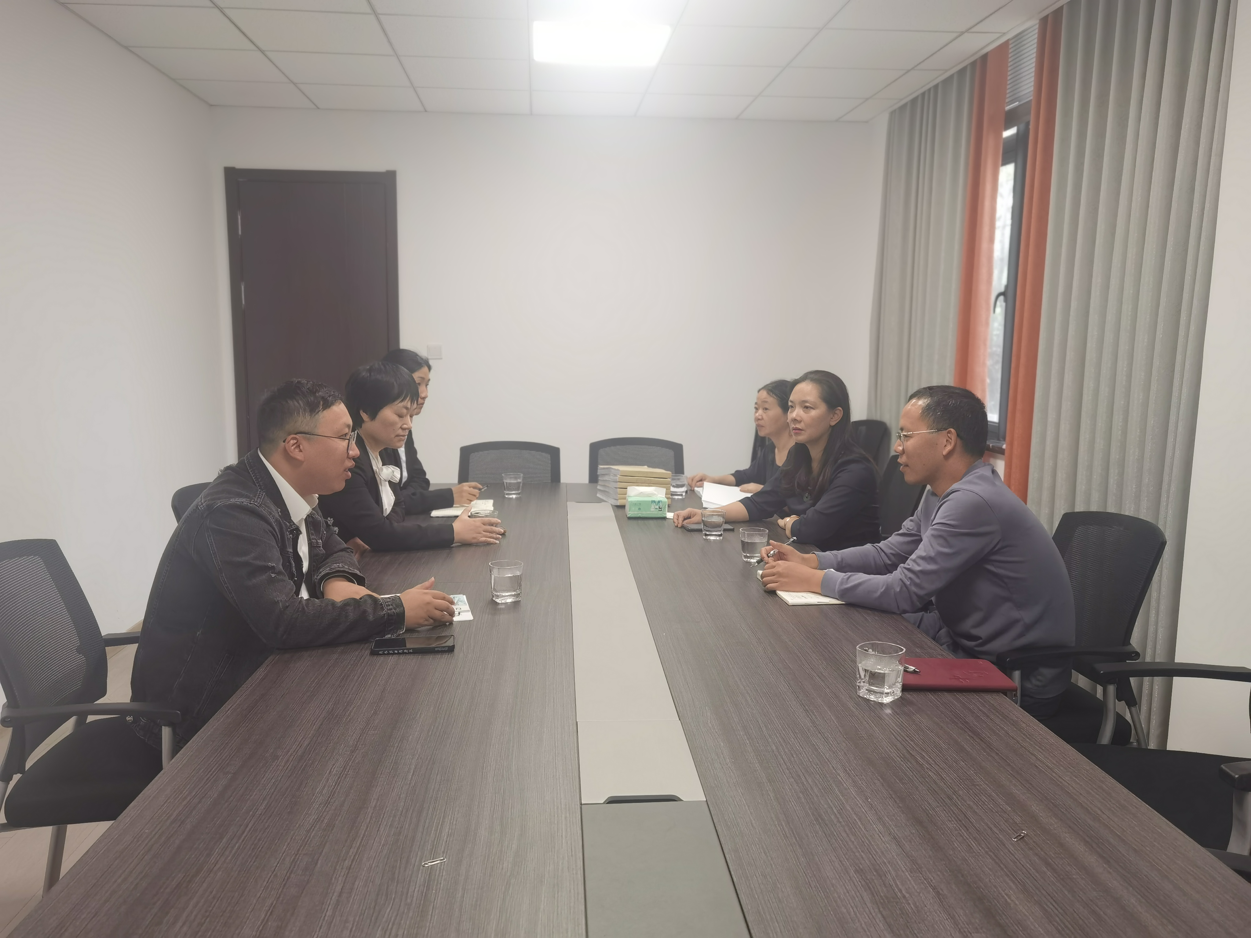 1698309313899061.jpg 馨月灣財(cái)務(wù)檢查交流現(xiàn)場(chǎng).jpg