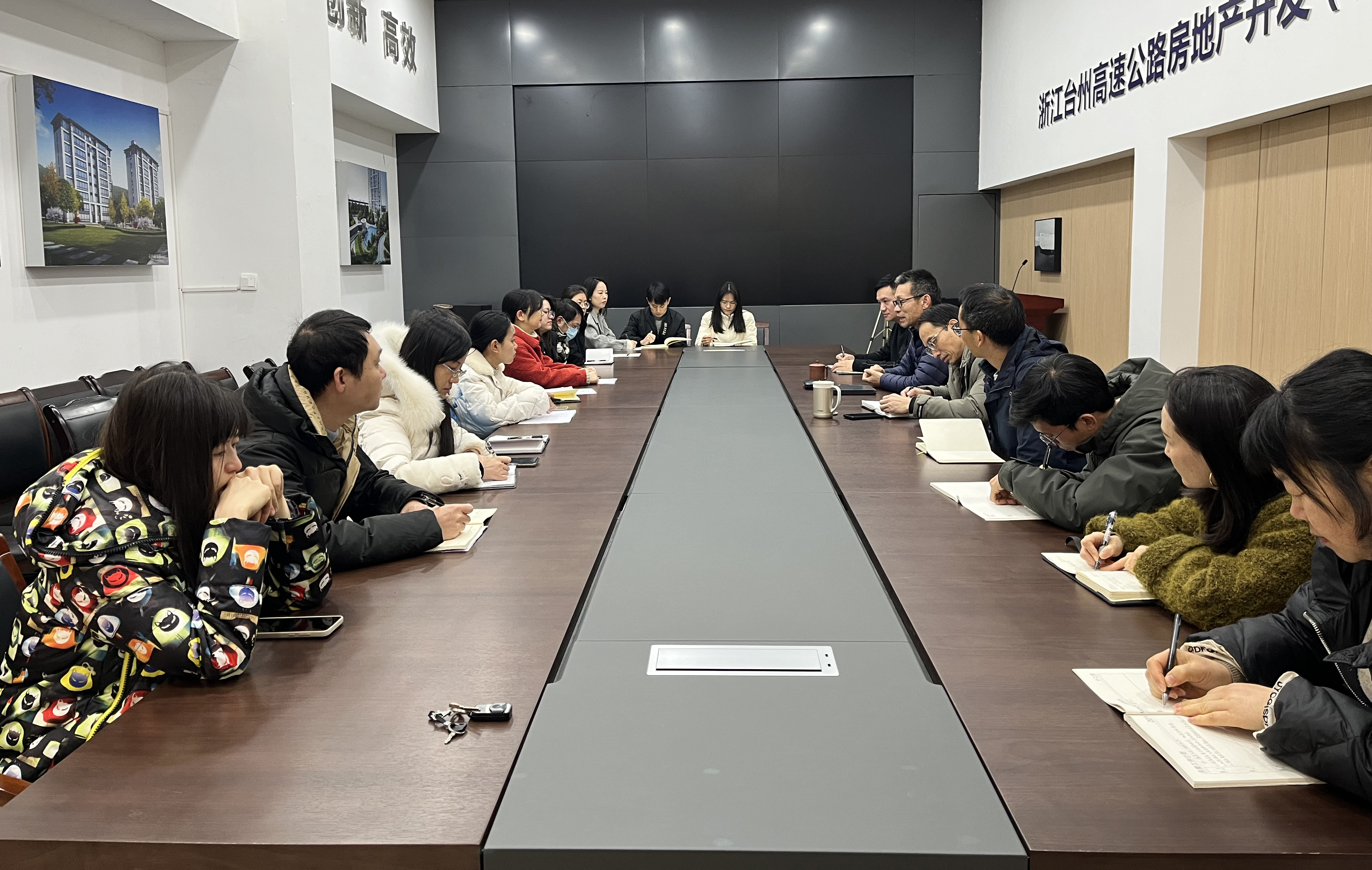 1706948704519022.jpg 辦公室財務(wù).jpg